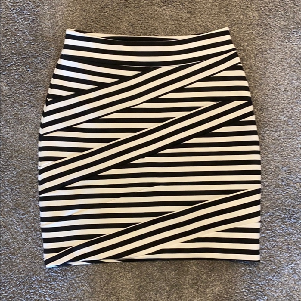 Women’s Skirt by Express Size 0 - Picture 1 of 5
